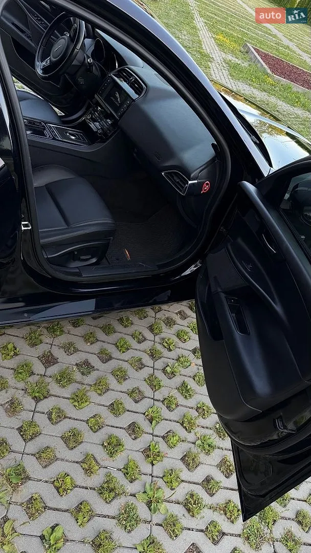 2017 Jaguar XE - мініатюра 15
