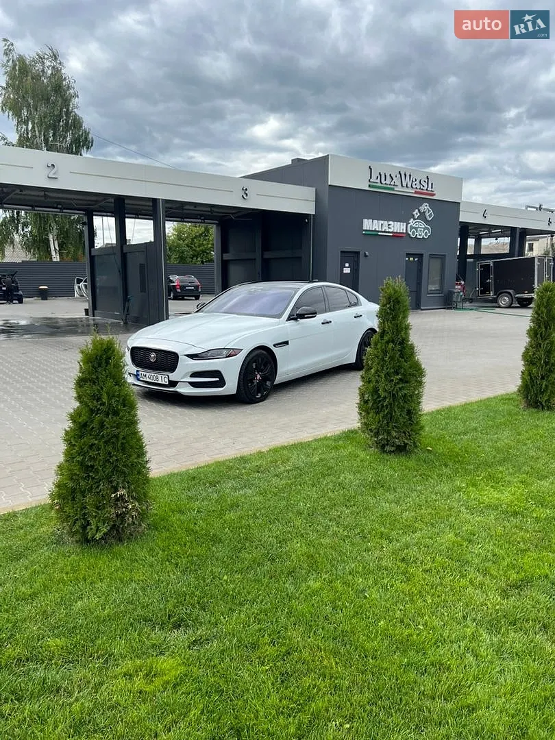 2019 Jaguar XE - мініатюра 2
