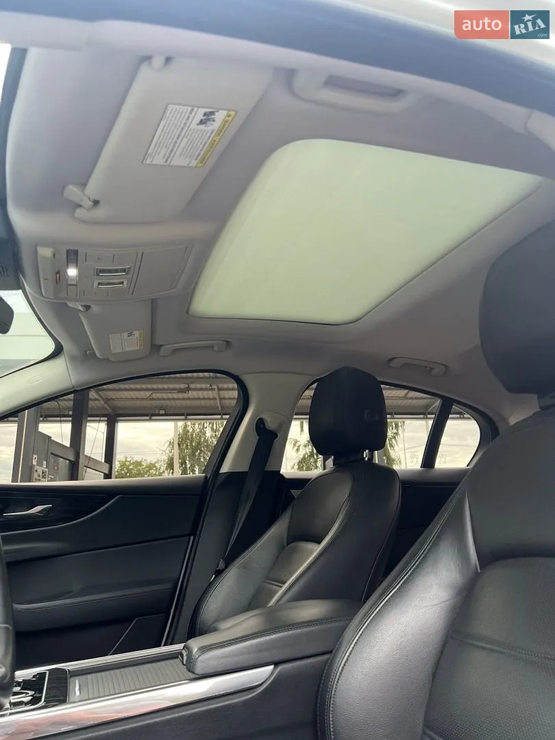 2019 Jaguar XE - мініатюра 22