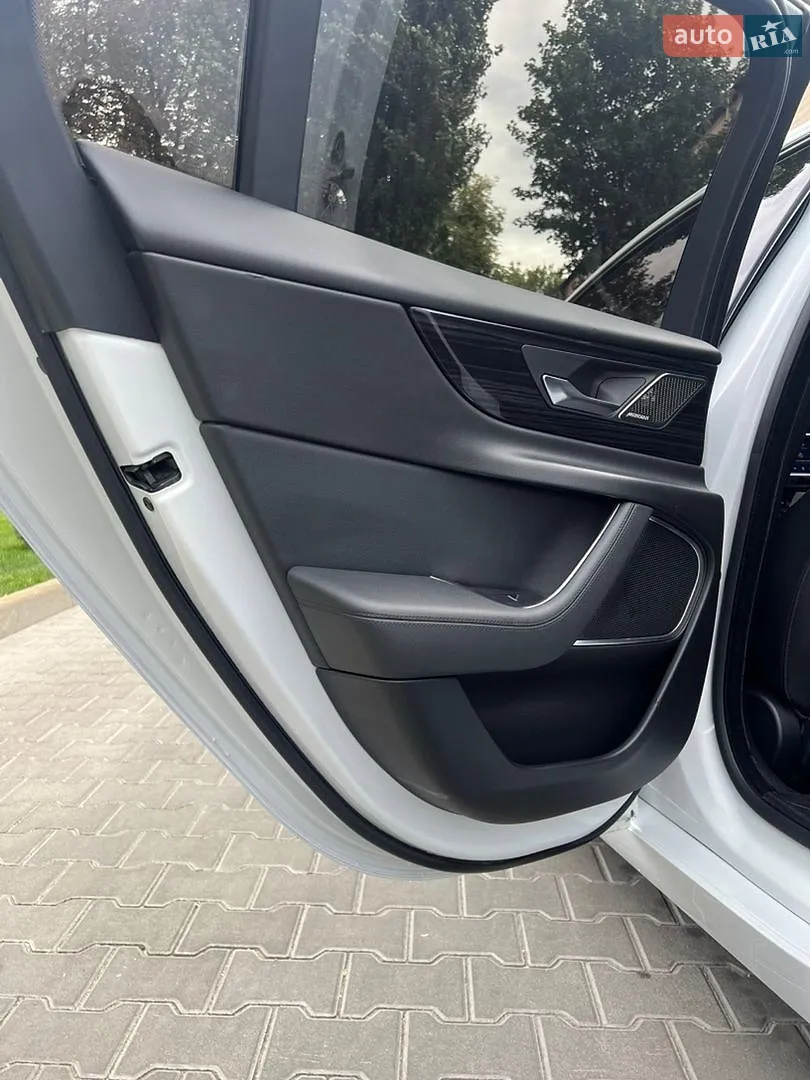 2019 Jaguar XE - мініатюра 20