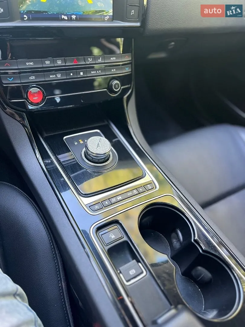 2016 Jaguar XE - мініатюра 26