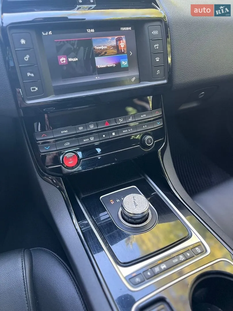 2016 Jaguar XE - мініатюра 28