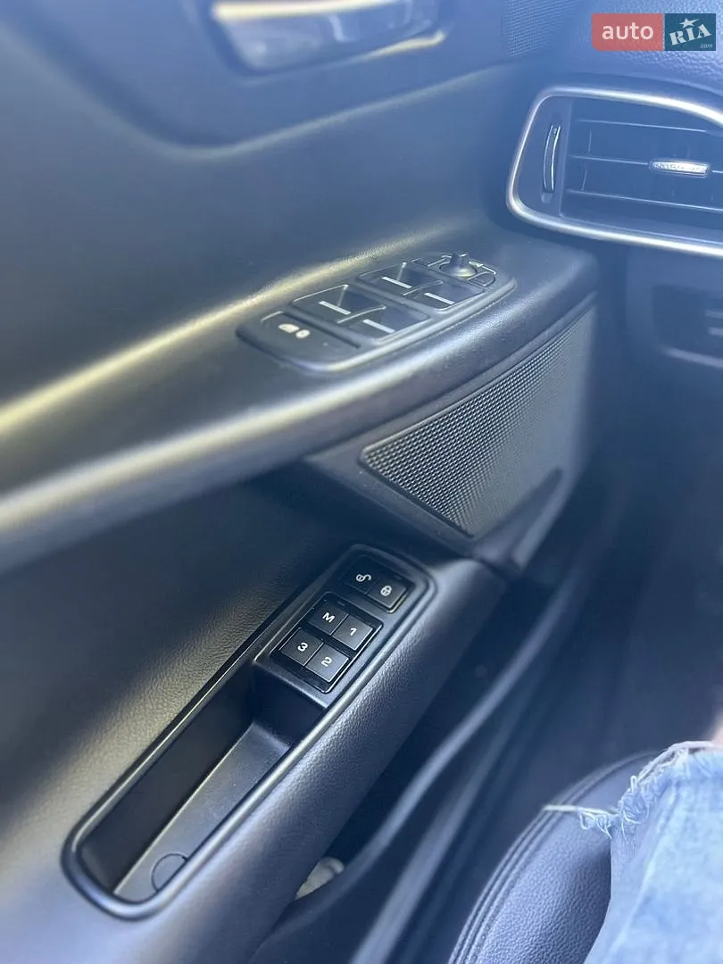 2016 Jaguar XE - мініатюра 30