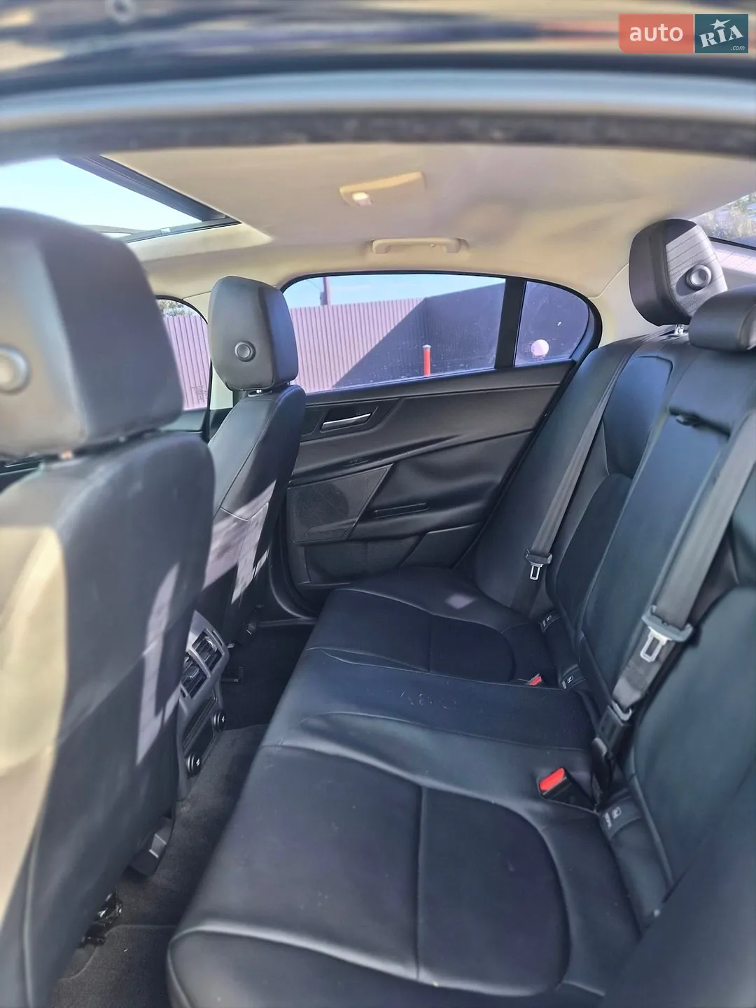 2019 Jaguar XE - мініатюра 12