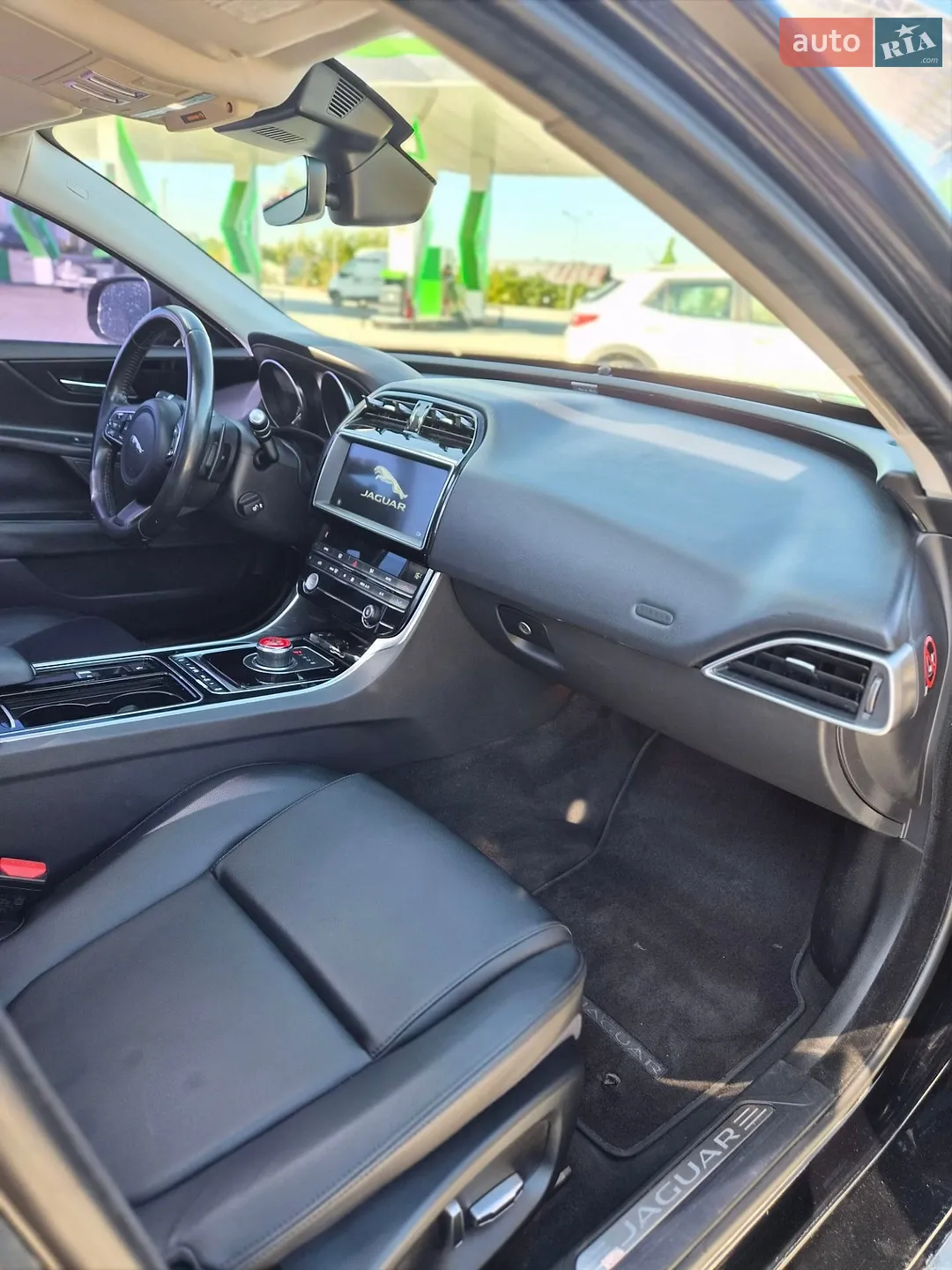 2019 Jaguar XE - мініатюра 17