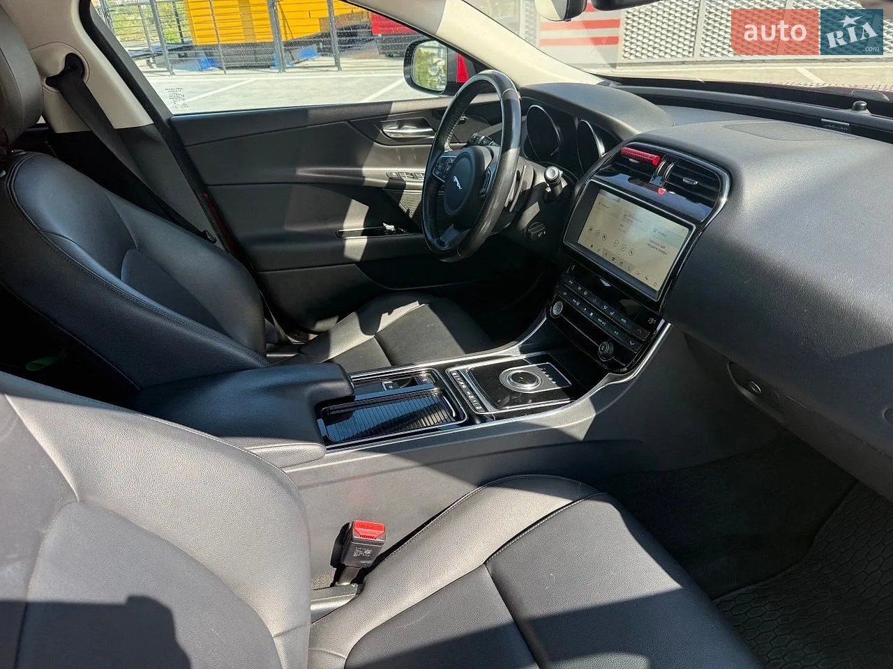 2018 Jaguar XE - мініатюра 29