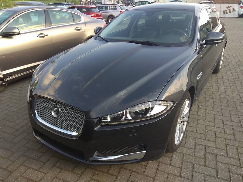 Jaguar XF 2012 року