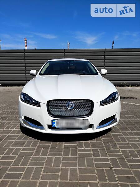 Седан Jaguar XF 2012 в Киеве