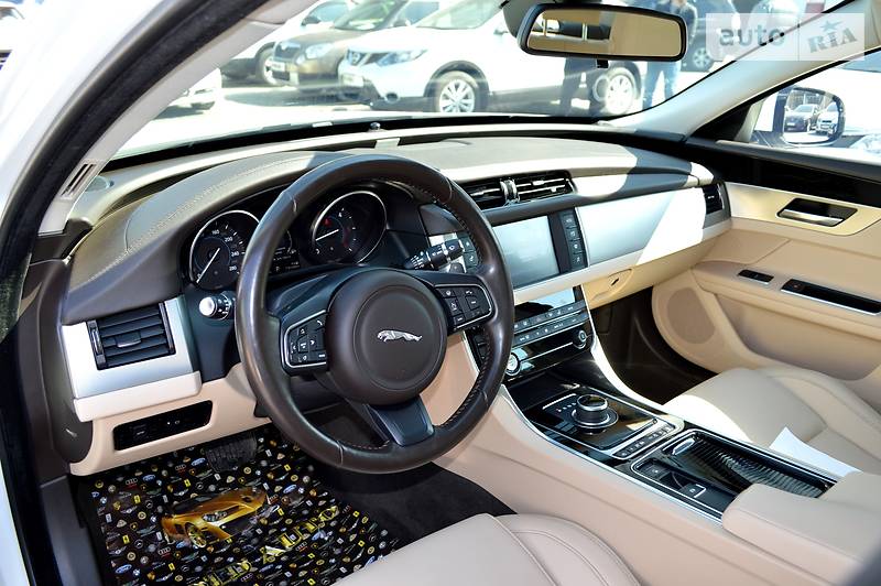 Седан Jaguar XF 2016 в Одесі