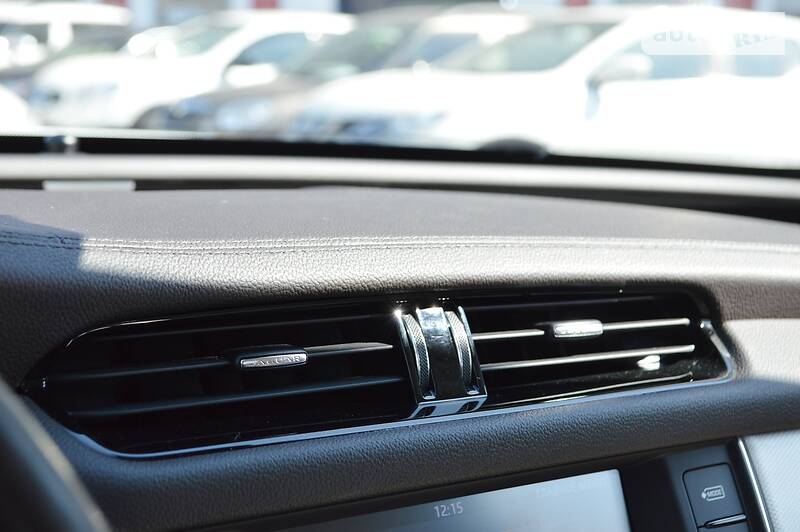 Седан Jaguar XF 2016 в Одесі