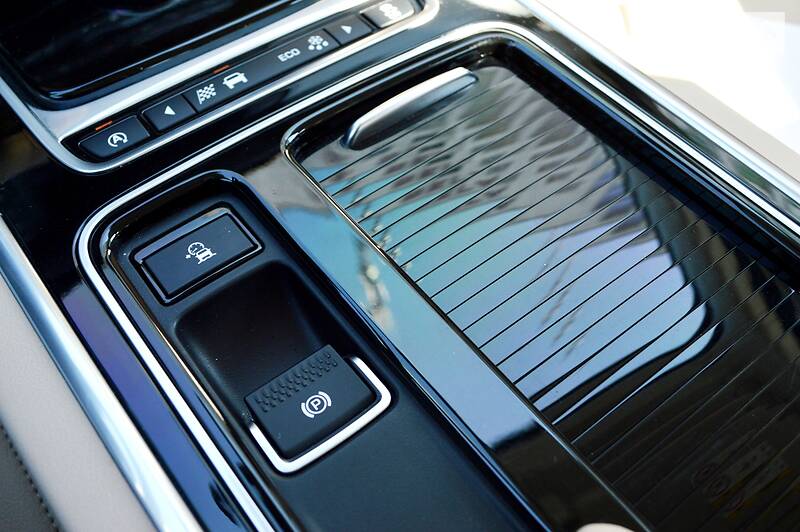 Седан Jaguar XF 2016 в Одесі