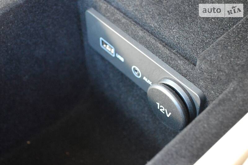 Седан Jaguar XF 2016 в Одесі