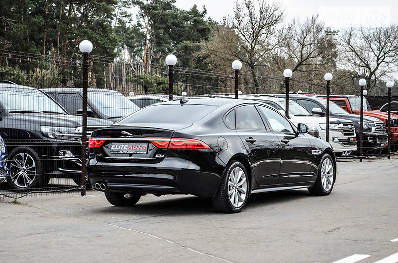 Седан Jaguar XF 2016 в Києві