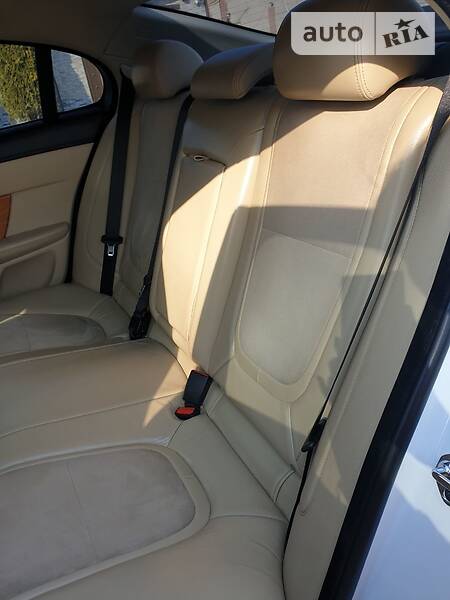 Седан Jaguar XF 2012 в Харкові