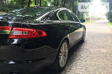 Седан Jaguar XF 2011 в Черновцах