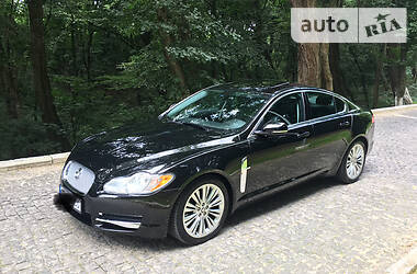 Седан Jaguar XF 2011 в Черновцах