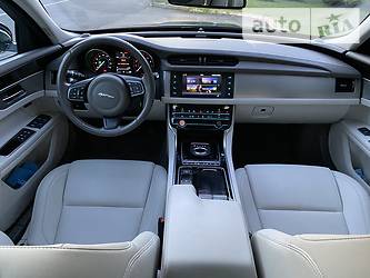 Седан Jaguar XF 2015 в Киеве