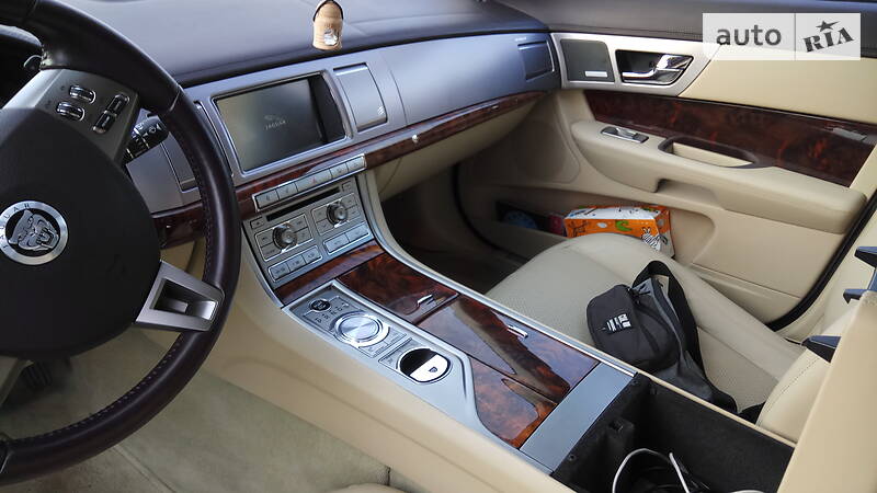 Седан Jaguar XF 2010 в Фастове
