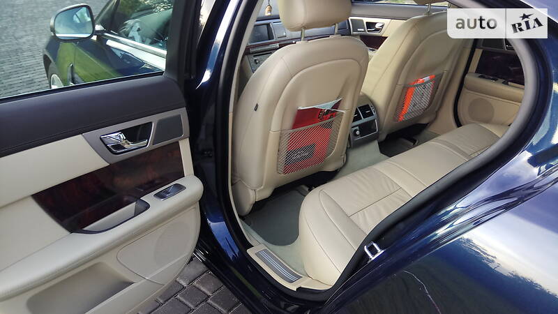 Седан Jaguar XF 2010 в Фастове