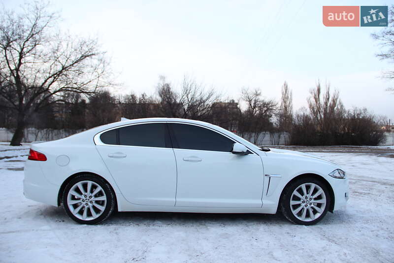 Седан Jaguar XF 2013 в Покровске
