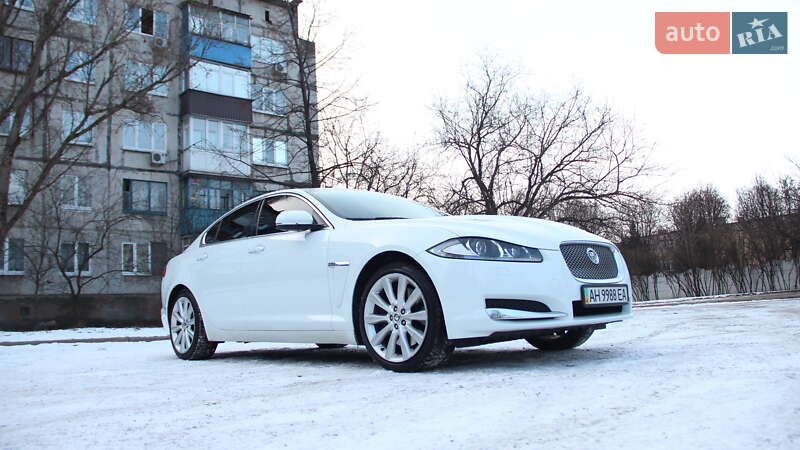 Седан Jaguar XF 2013 в Покровске