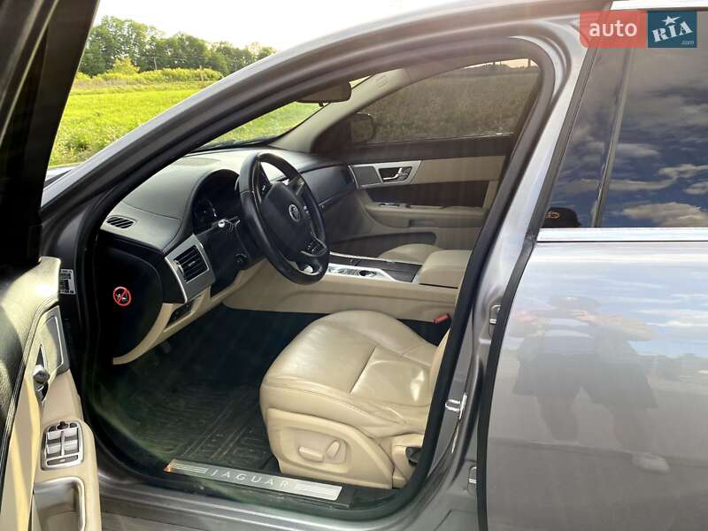 Седан Jaguar XF 2013 в Рівному