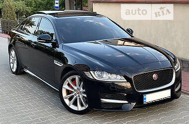 Седан Jaguar XF 2017 в 