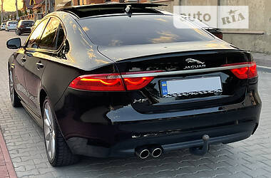 Седан Jaguar XF 2017 в 