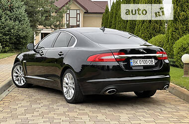 Седан Jaguar XF 2013 в 
