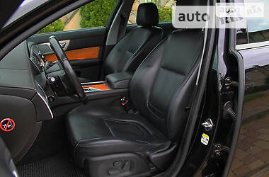 Седан Jaguar XF 2013 в 