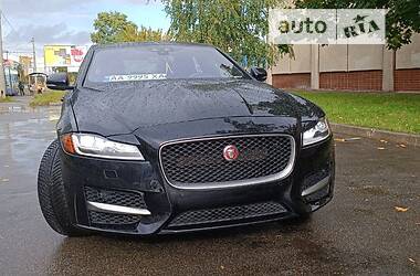 Седан Jaguar XF 2016 в 
