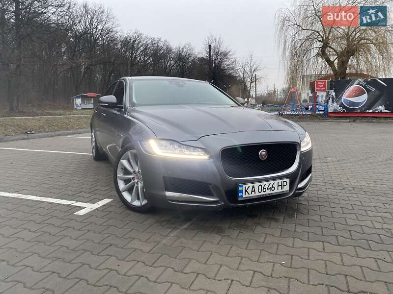 Седан Jaguar XF 2017 в Киеве