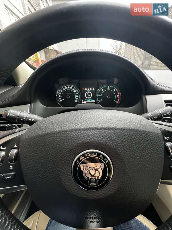 Седан Jaguar XF 2015 в Днепре