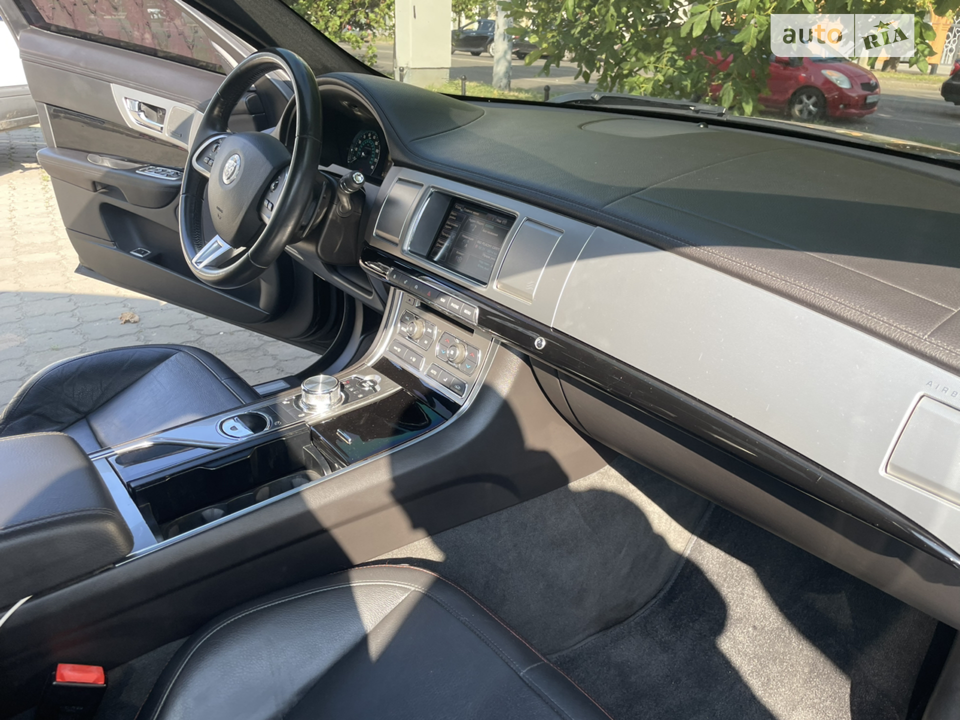 2015 Jaguar XF - мініатюра 33
