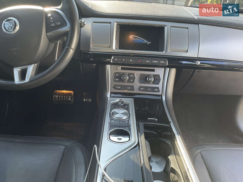 Седан Jaguar XF 2015 в Одессе