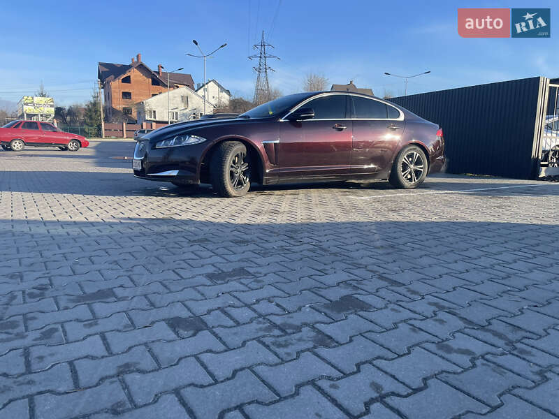 Седан Jaguar XF 2013 в Львове