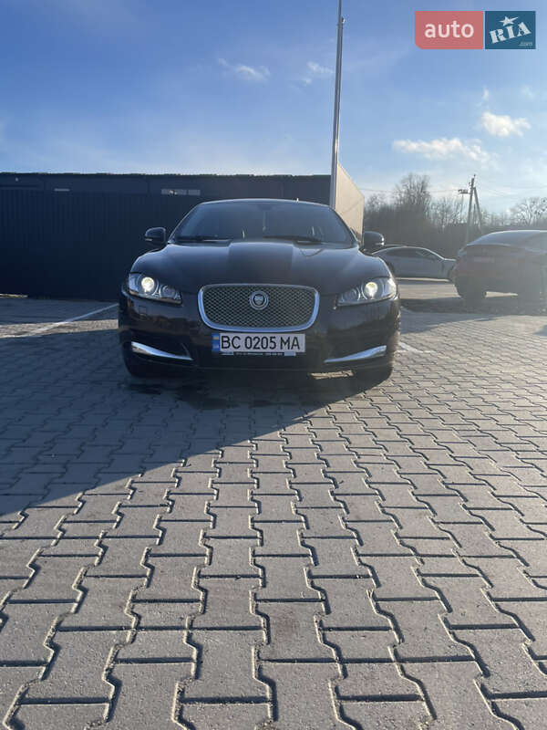 Седан Jaguar XF 2013 в Львове