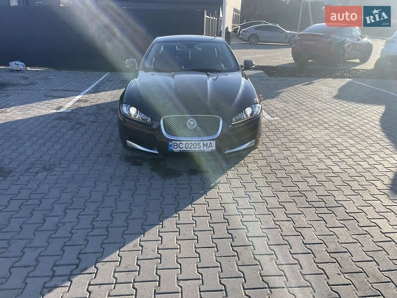 Седан Jaguar XF 2013 в Львове