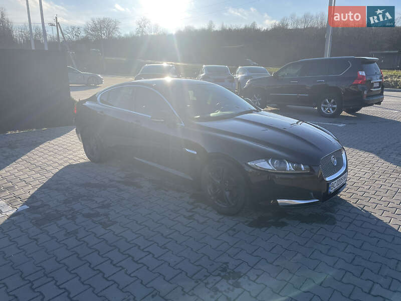 Седан Jaguar XF 2013 в Львове