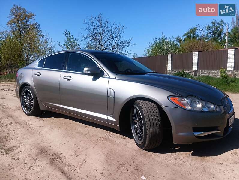 Седан Jaguar XF 2008 в Радомышле