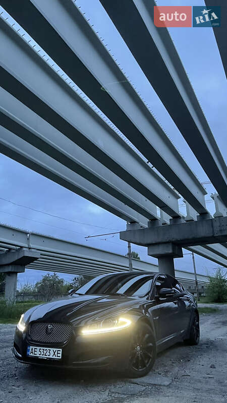 Седан Jaguar XF 2013 в Дніпрі