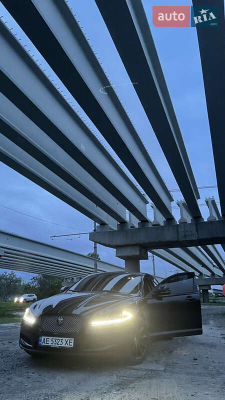 Седан Jaguar XF 2013 в Дніпрі