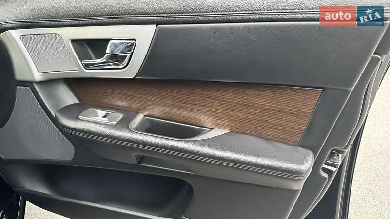 Седан Jaguar XF 2013 в Дніпрі