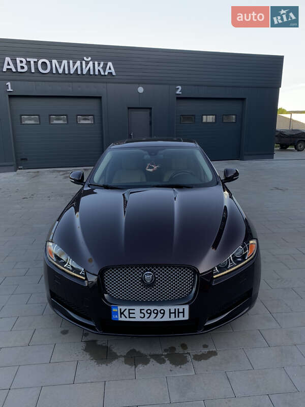 Седан Jaguar XF 2013 в Дніпрі