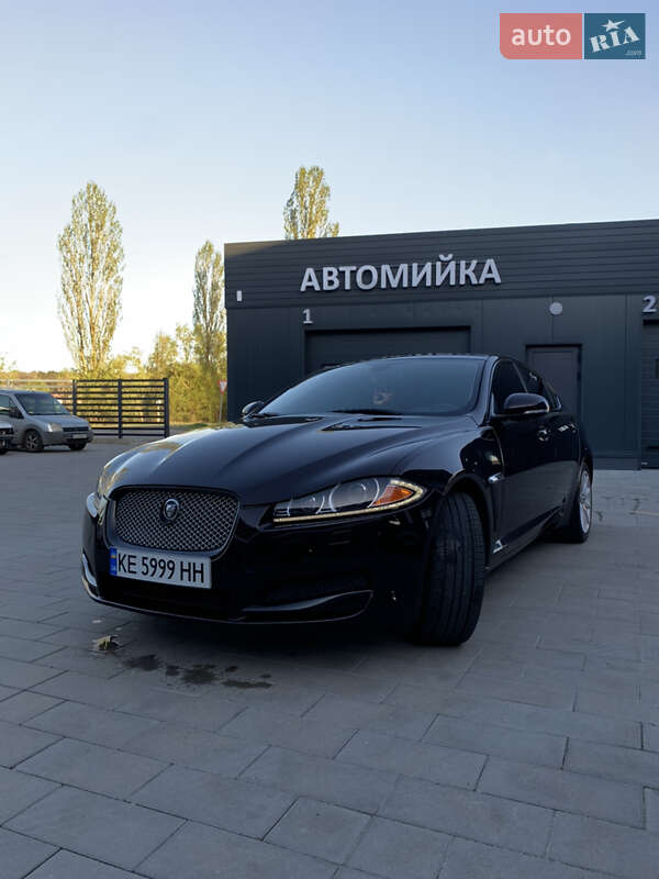 Седан Jaguar XF 2013 в Дніпрі