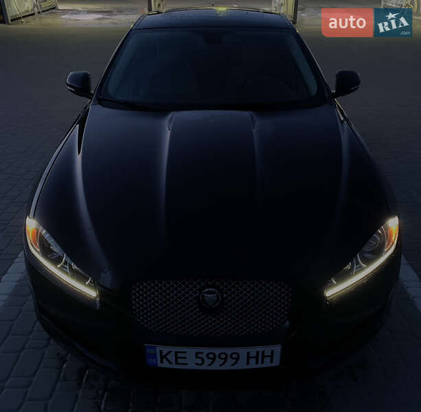 Седан Jaguar XF 2013 в Дніпрі