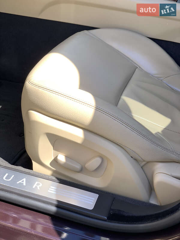 Седан Jaguar XF 2013 в Дніпрі