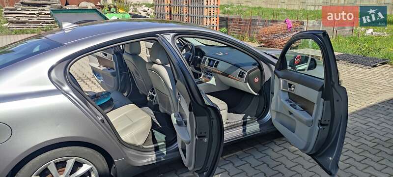 Седан Jaguar XF 2014 в Тернополе
