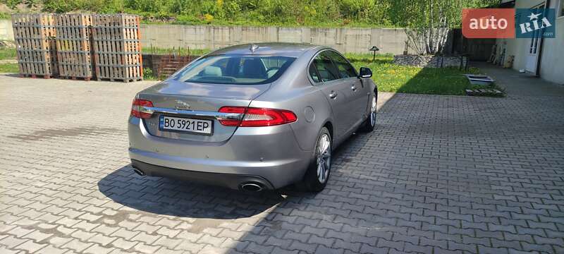Седан Jaguar XF 2014 в Тернополе