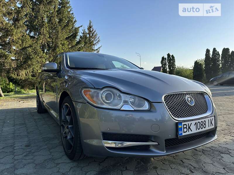 Седан Jaguar XF 2009 в Ровно